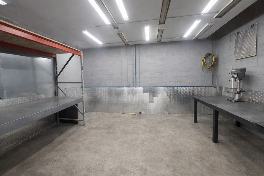 More Photos Of 407 Meco Dr, Wilmington Warehouse For Lease