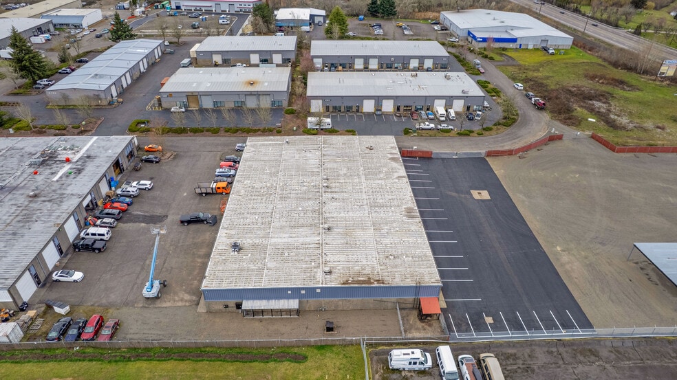 More Photos Of 2630 SE 39th Loop, Hillsboro Warehouse For Lease