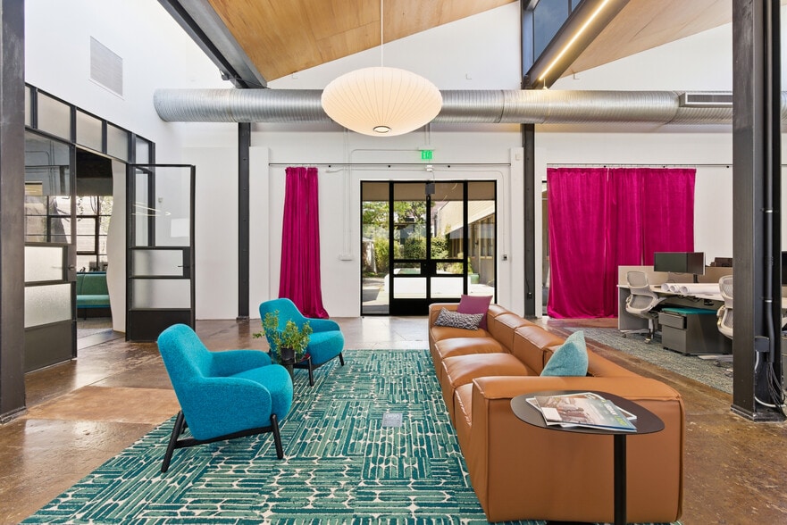 More Photos Of 311-321 Sixth St, San Antonio Office For Sale