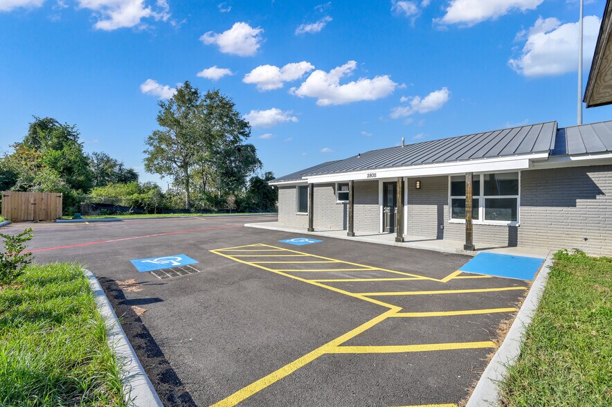 More Photos Of 28011 High Meadow Rd, Tomball Office Residential For Lease