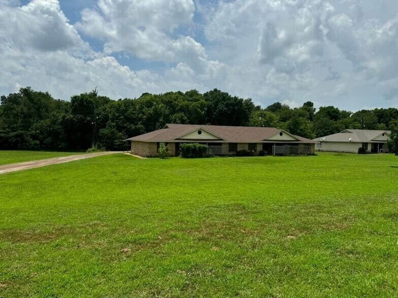 Primary Photo Of 4515 SE Loop 286, Paris Apartments For Sale