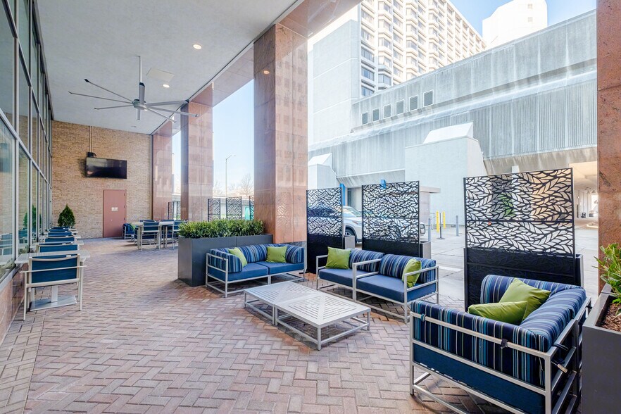 More Photos Of 2550 S Clark St, Arlington Office For Sale