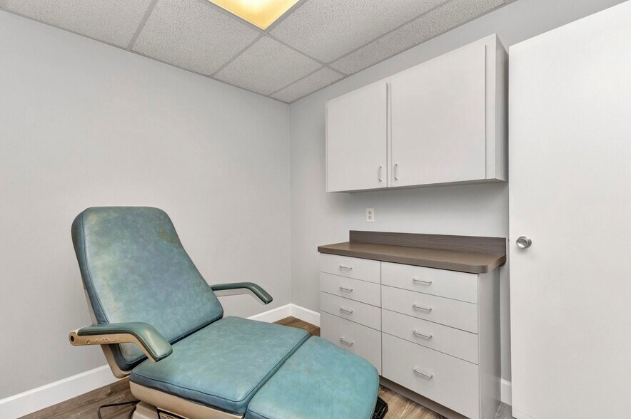 More Photos Of 2525 Harbor Blvd, Port Charlotte Medical For Sale