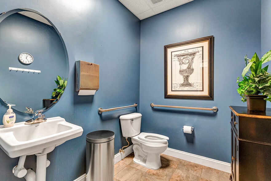 More Photos Of 5368-5380 Twin Hickory Rd, Glen Allen Flex For Sale