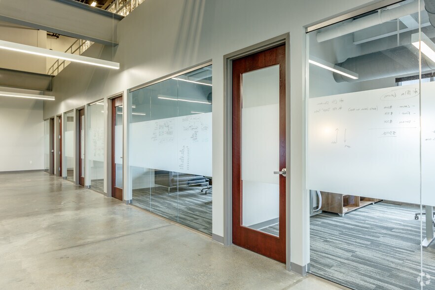 More Photos Of 393 Nichol Mill Ln, Franklin Office For Lease