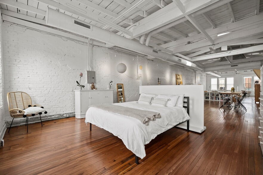 More Photos Of 127 Barnes St W, Wilson Storefront Retail Residential For Sale