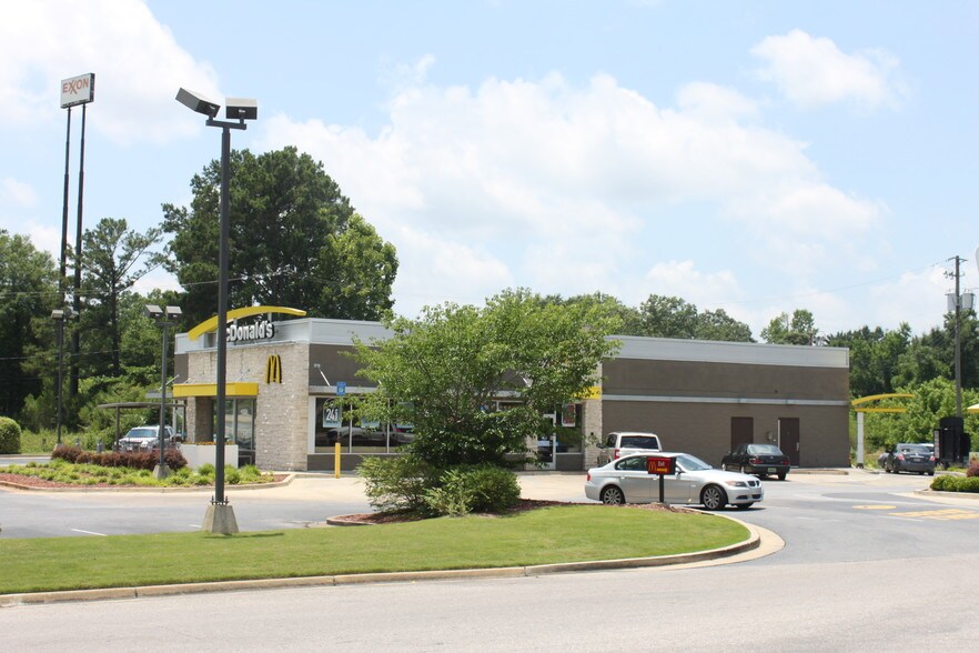 More Photos Of 2328 S College St, Auburn Storefront For Sale