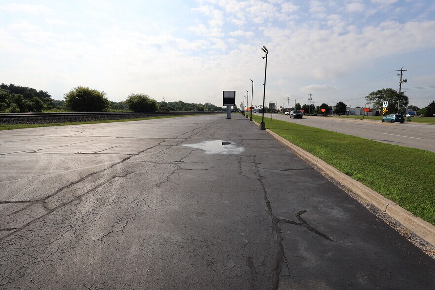 More Photos Of 23119 US Highway 33, Elkhart Storefront For Lease