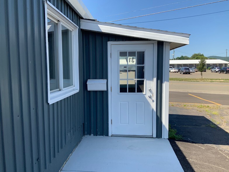 More Photos Of 317 Harrison Ave, Endicott Freestanding For Lease