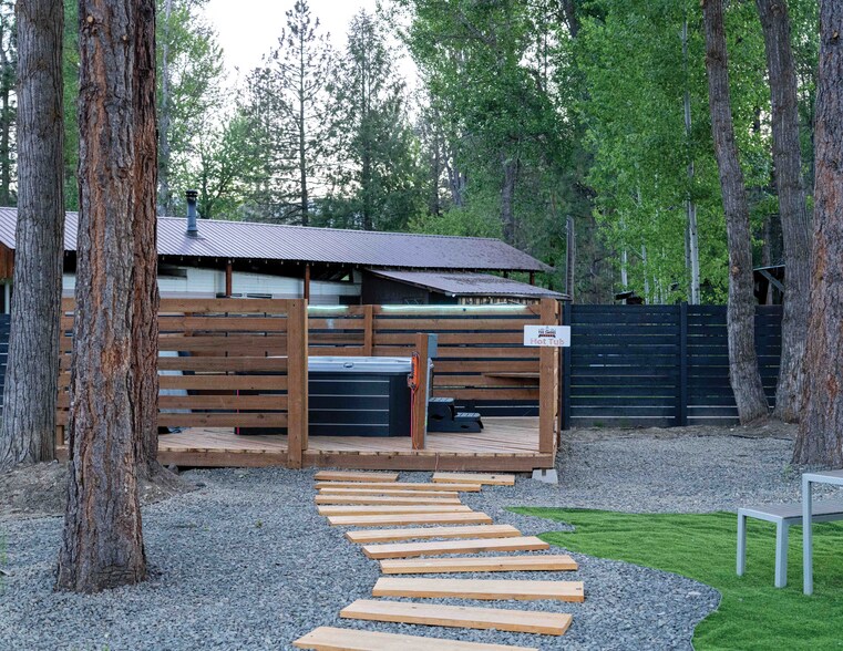 More Photos Of 102 Cottonwood St, Idaho City Hotel For Sale