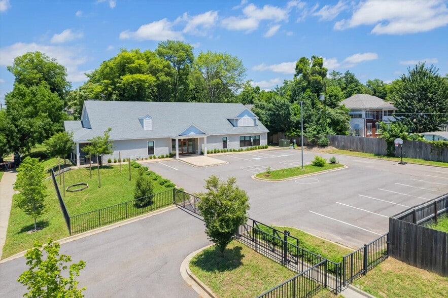 Primary Photo Of 1430 Poplar Ave, Memphis Office For Sale