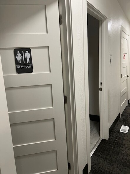 More Photos Of 18445 E Burnside St, Portland Office Residential For Sale