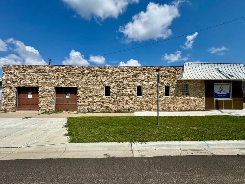 More Photos Of 122 Vine St, Fergus Falls Office For Sale