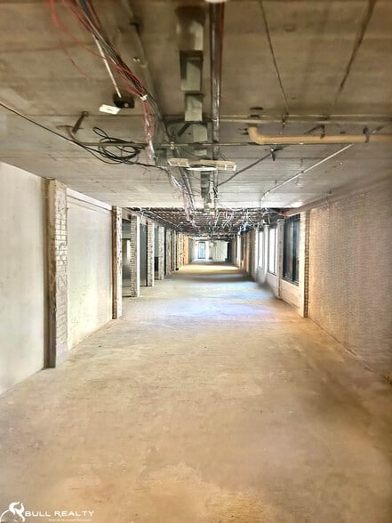 More Photos Of 1801 W Pinhook Rd, Lafayette Hotel For Sale