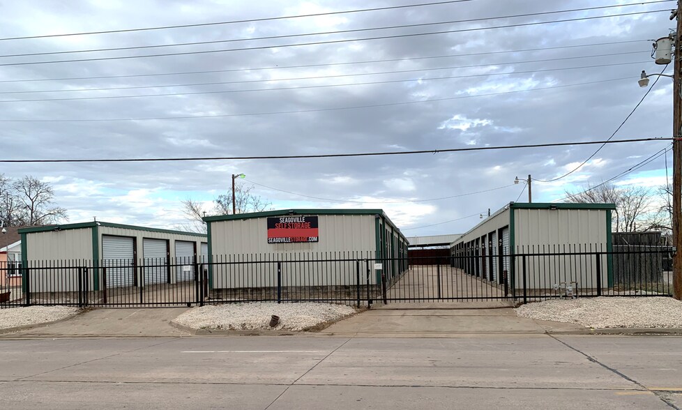 Primary Photo Of 1312 N Kaufman St, Seagoville Self Storage For Sale