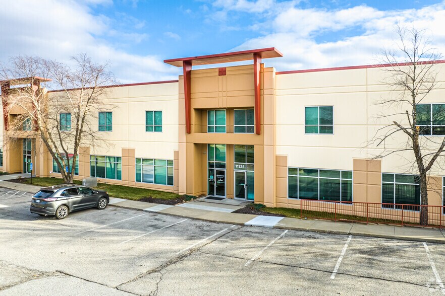 More Photos Of 11301-11325 Strang Line Rd, Lenexa Flex For Lease
