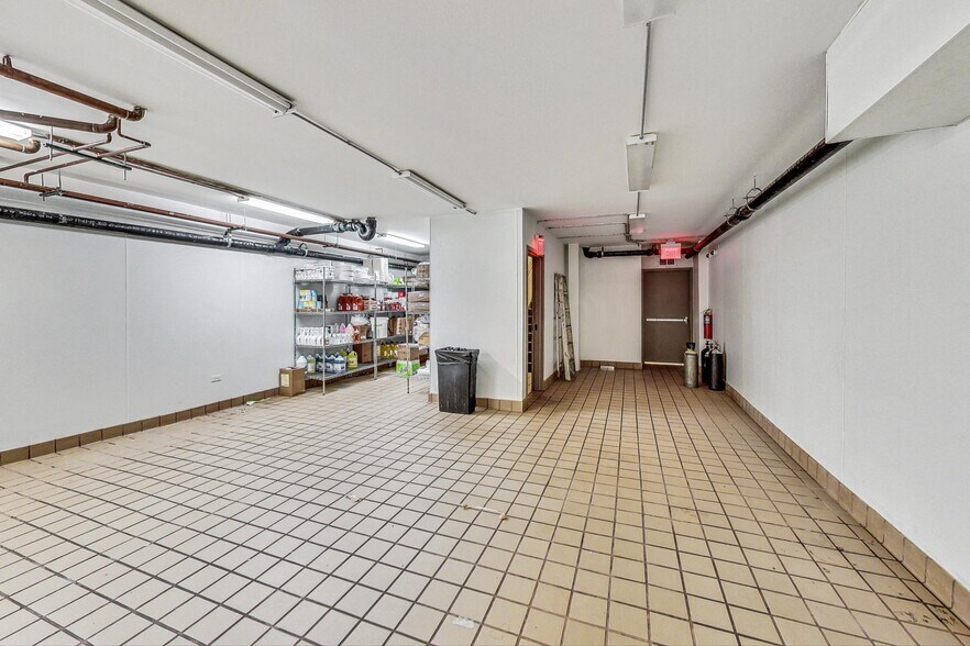 More Photos Of 1359 N Milwaukee Ave, Chicago Restaurant For Sale