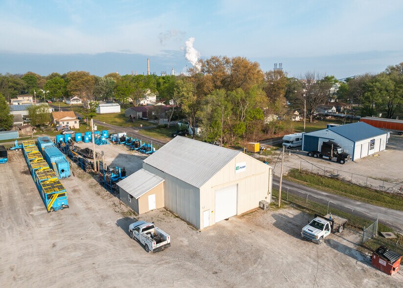 More Photos Of 300 Washington St, South Roxana Warehouse For Sale
