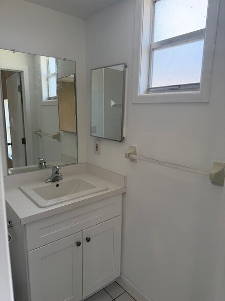 More Photos Of 35 Harbor Woods Cir, Safety Harbor Specialty For Sale