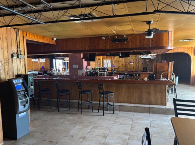 More Photos Of 327 N Dixie Hwy, Lake Worth Restaurant For Lease