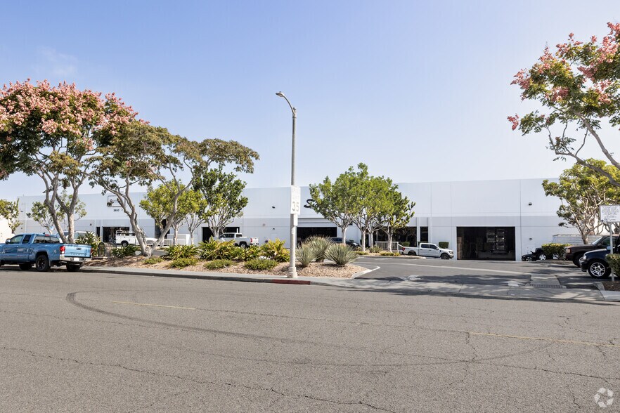 Primary Photo Of 3648-3650 N Industry Ave, Lakewood Warehouse For Lease