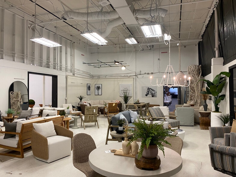 More Photos Of 6100 Philips Hwy, Jacksonville Warehouse For Lease