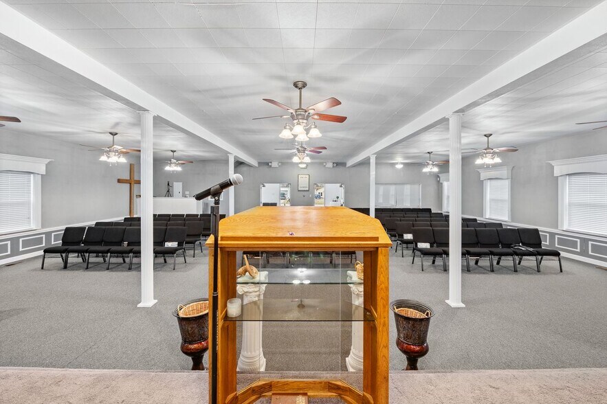 More Photos Of 8861 Botanical Ave, Caseyville Specialty For Sale