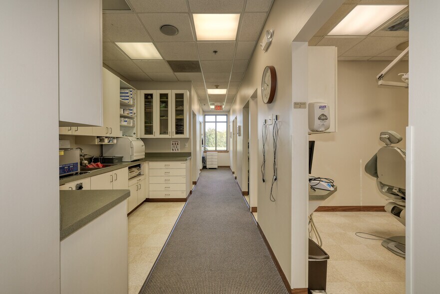 More Photos Of 1048-1054 Norwood Ln, Bartlett Office For Sale