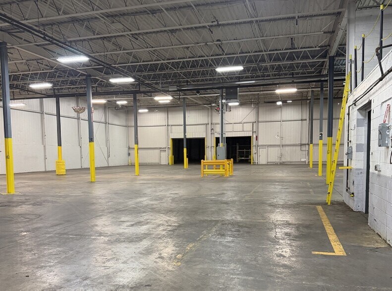 More Photos Of 30450 Little Mack Ave, Roseville Manufacturing For Sale