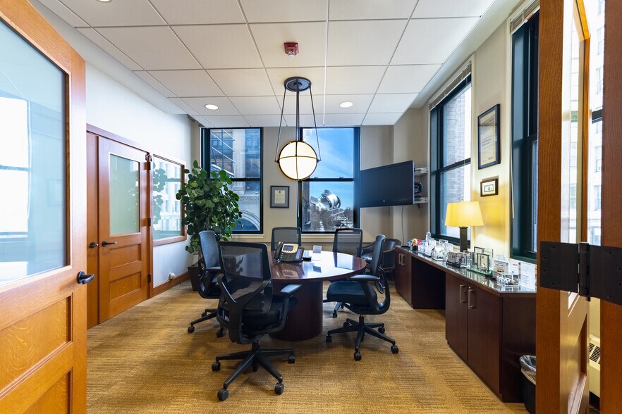 More Photos Of 50 E Washington St, Chicago Office For Sale