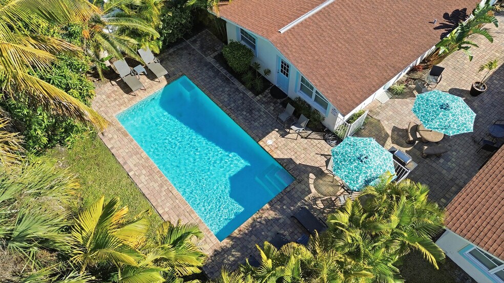 More Photos Of 559 105th Ave N, Naples Multifamily For Sale