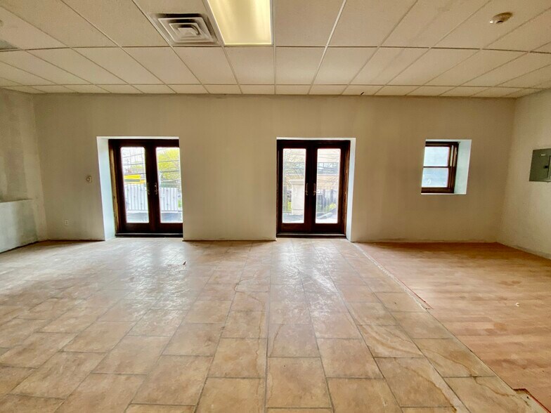 More Photos Of 25-27 E Merrick Rd, Valley Stream Office For Lease