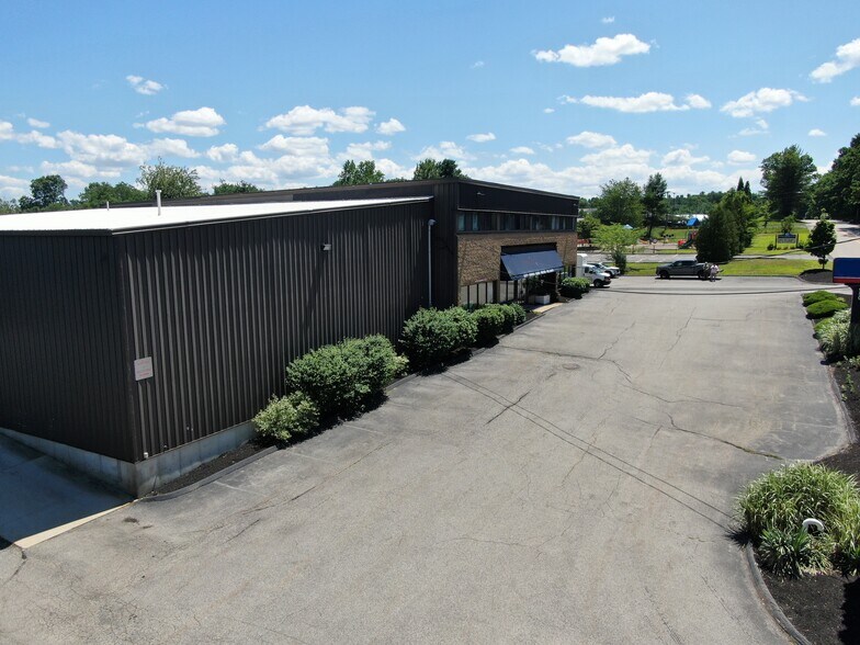 More Photos Of 950 Chestnut St, Franklin Showroom For Sale