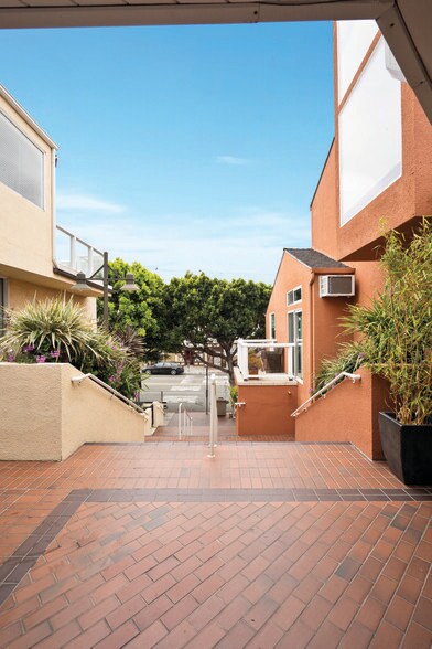 More Photos Of 1100 S Coast Hwy, Laguna Beach Office For Sale