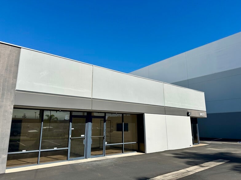 More Photos Of 3031 E Coronado St, Anaheim Warehouse For Lease