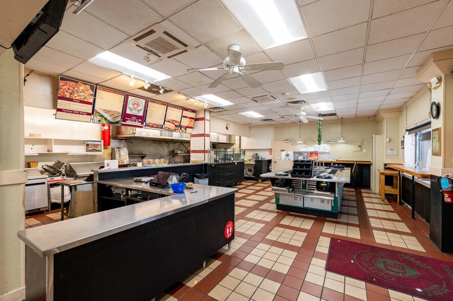 More Photos Of 705 N Hammonds Ferry Rd, Linthicum Heights General Retail For Lease
