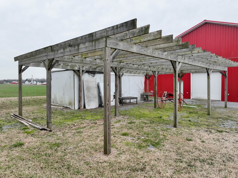 More Photos Of 8977 DuPont Blvd, Lincoln Convenience Store For Sale