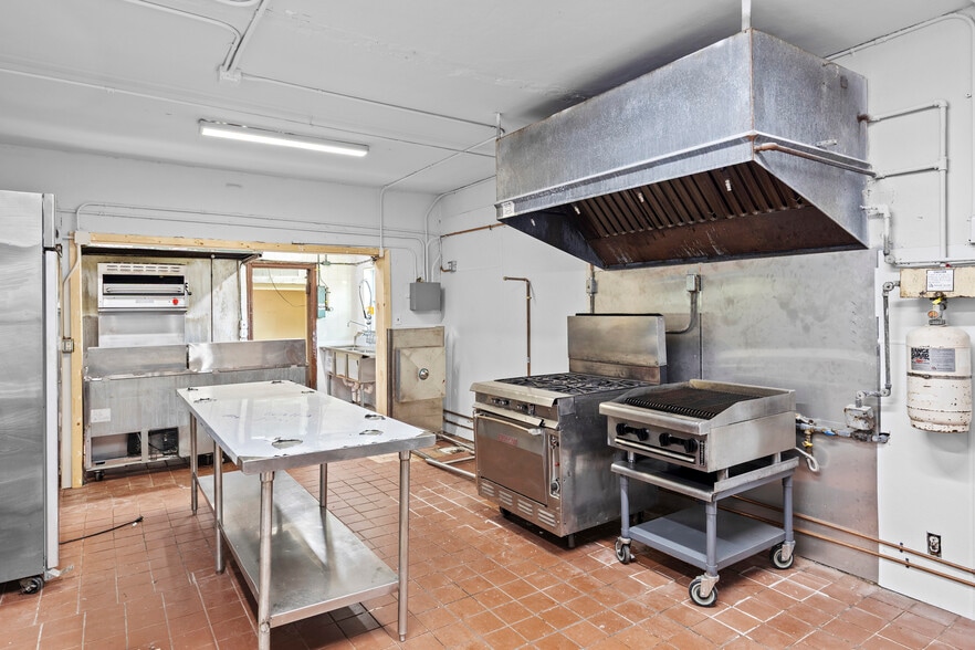 More Photos Of 7201 S Dixie Hwy, West Palm Beach Restaurant For Lease