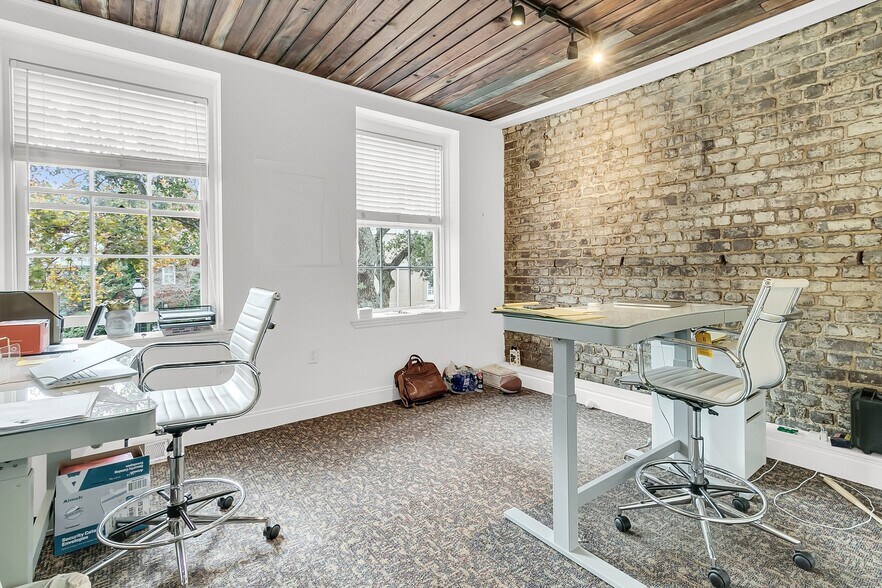 More Photos Of 12 Gillon St, Charleston Office For Lease