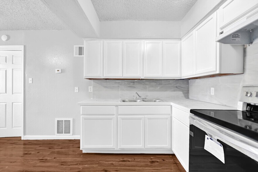 More Photos Of 6205 Jackson Rd, Hitchcock Apartments For Sale