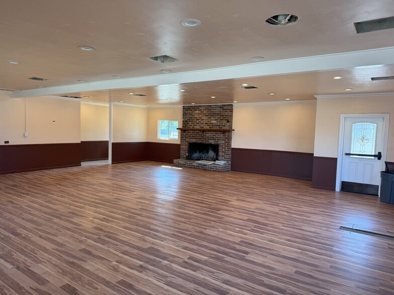 More Photos Of 1671 Simpson St, Kingsburg General Retail For Sale