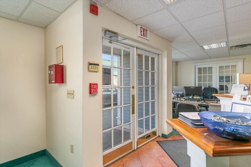 More Photos Of 306 Cabot St, Beverly Office For Sale