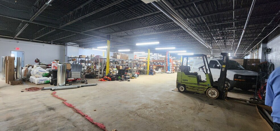 More Photos Of 224 N Stewart Ave, Springfield Warehouse For Lease