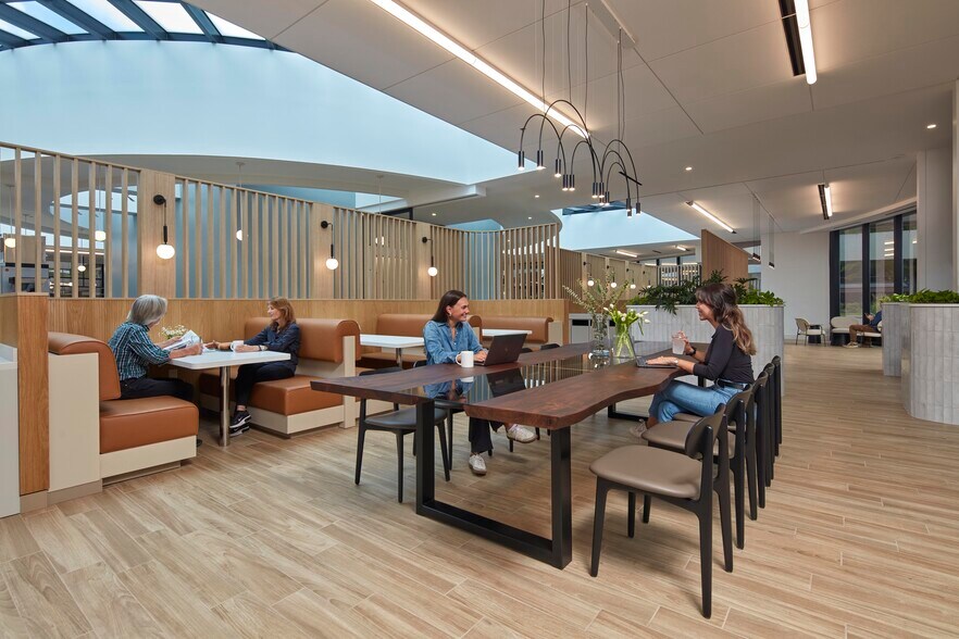 More Photos Of 1200 Abernathy Rd NE, Atlanta Unknown For Lease