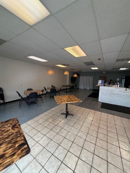 More Photos Of 9300 W 87th St, Overland Park Unknown For Lease