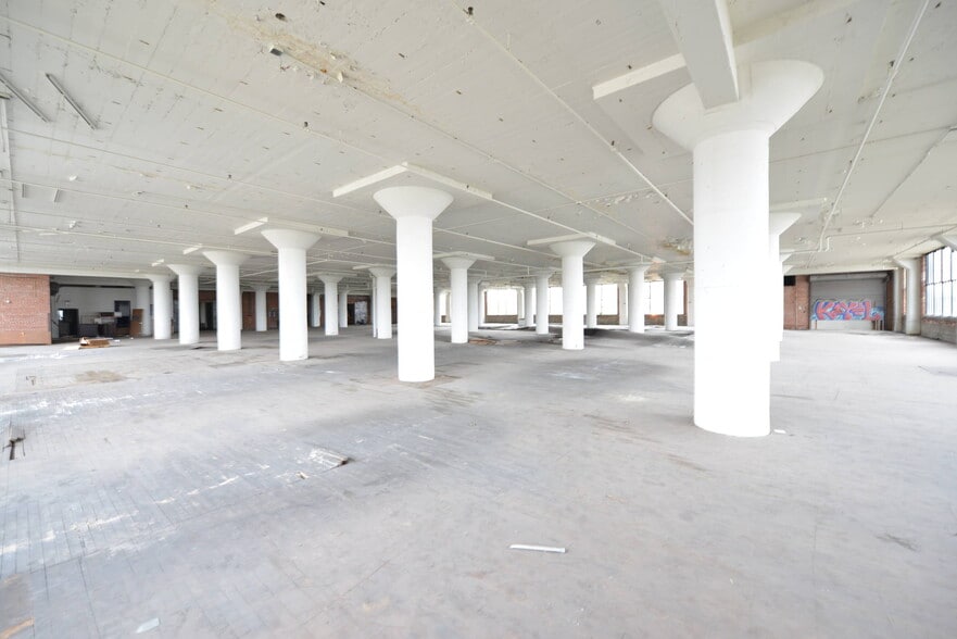 Primary Photo Of 1920-1934 N Broadway, Saint Louis Warehouse For Sale