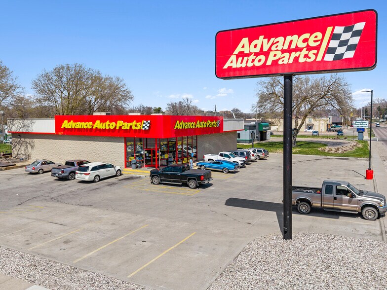 Primary Photo Of 2201 Hamilton Blvd, Sioux City Freestanding For Sale