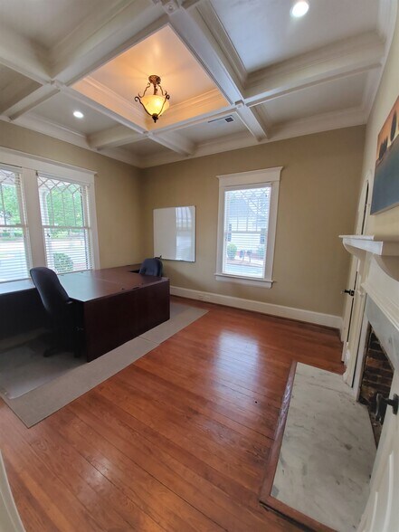 More Photos Of 235 S Glynn St, Fayetteville Office For Lease