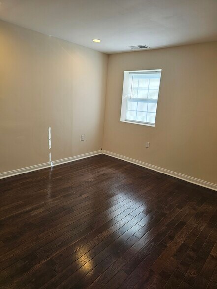 More Photos Of 27 S Royal Ave, Front Royal Medical For Lease