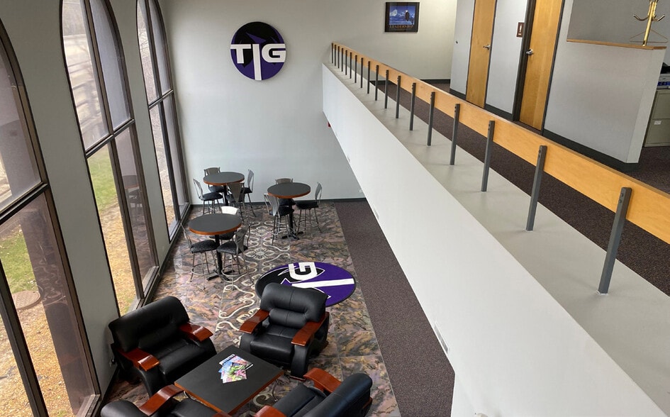 More Photos Of 125 N Prospect Ave, Itasca Flex For Sale